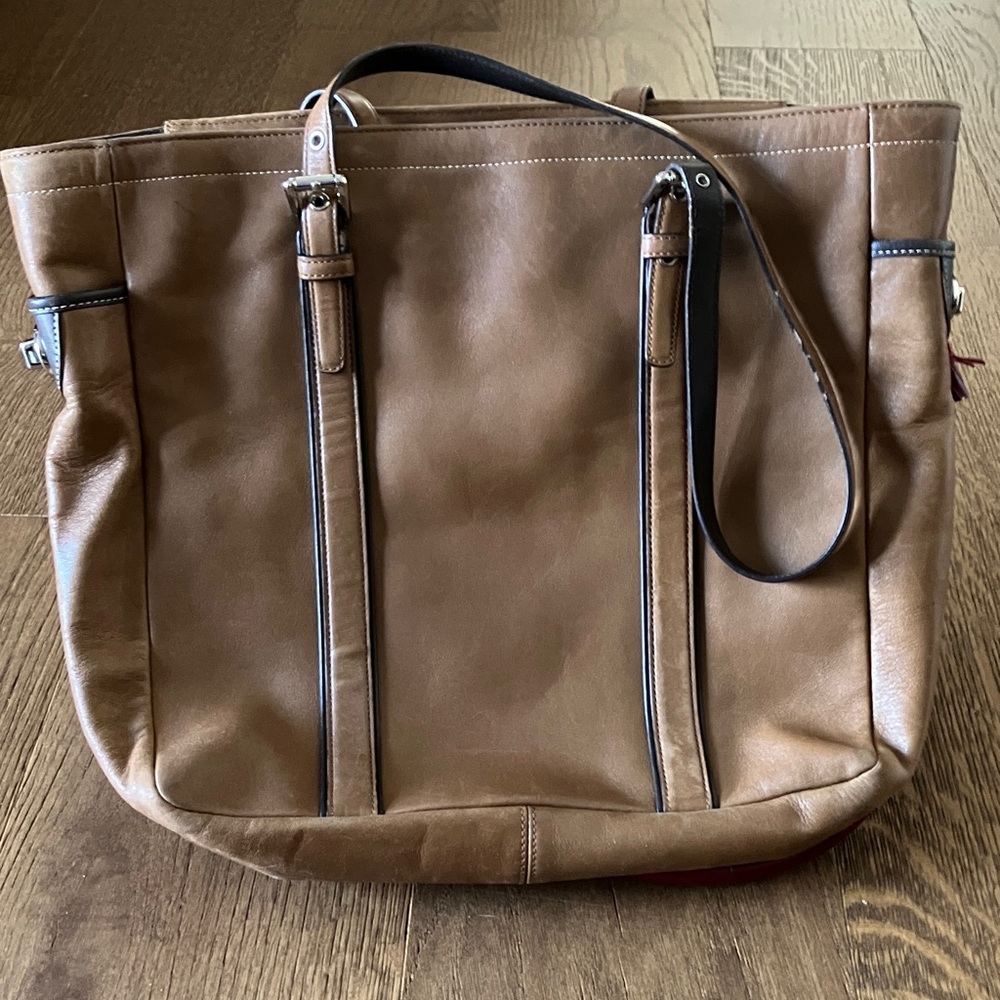 Coach Brown Leather Shoulder Tote with Dark Trim - Picture 2 of 5